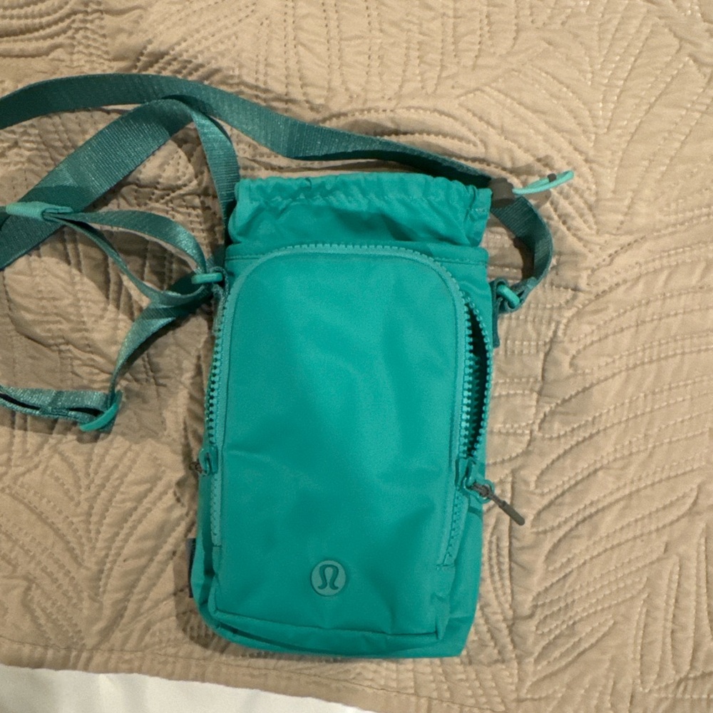 Lululemon Teal Water Bottle Crossbody with Front Pocket 2L